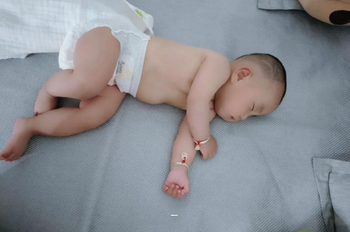湛江宝宝总是摇头怎么回事